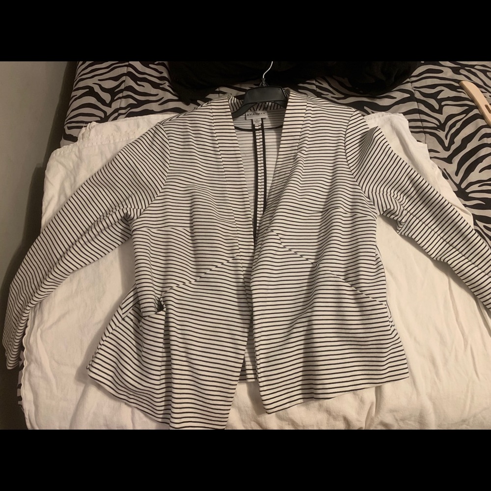 FORMAL BLAZER NEVER WORN